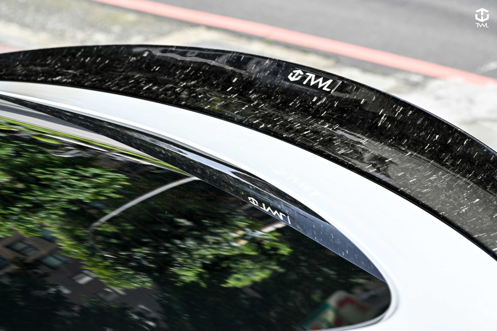 TESLA MODEL Y 鍛面碳尾翼